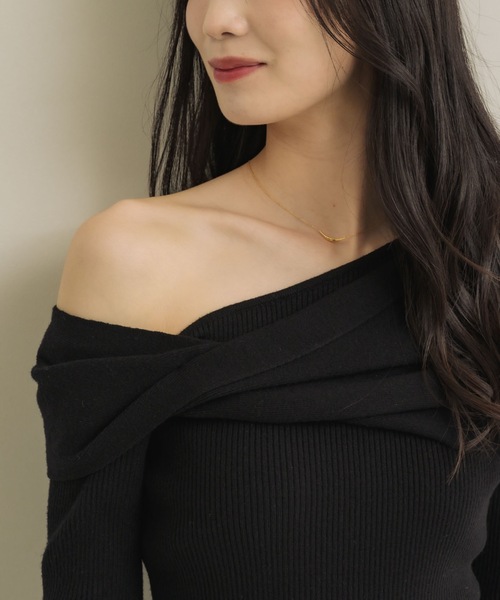 NEUNA（ヌナ）の「ツイストワンショルトップス（ニット/セーター・レディース・アイボリー/ブラック/チャコールグレー/グレー・FREE）」の13枚目の写真