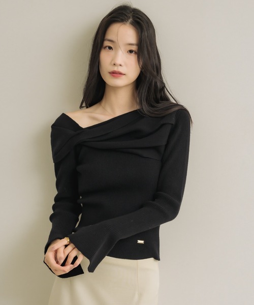 NEUNA（ヌナ）の「ツイストワンショルトップス（ニット/セーター・レディース・アイボリー/ブラック/チャコールグレー/グレー・FREE）」の10枚目の写真