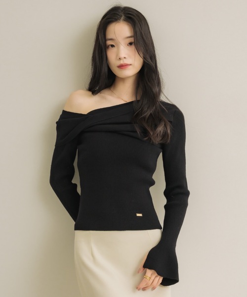 NEUNA（ヌナ）の「ツイストワンショルトップス（ニット/セーター・レディース・アイボリー/ブラック/チャコールグレー/グレー・FREE）」の14枚目の写真