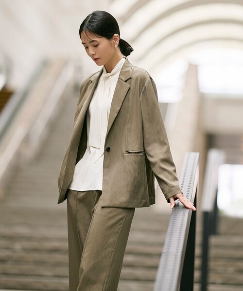 CAST:（キャストコロン）の「【着回し抜群】アシンメトリーボウタイブラウス（シャツ/ブラウス・レディース・ネイビー/グリーン/オフホワイト・S/M）」の4枚目の写真