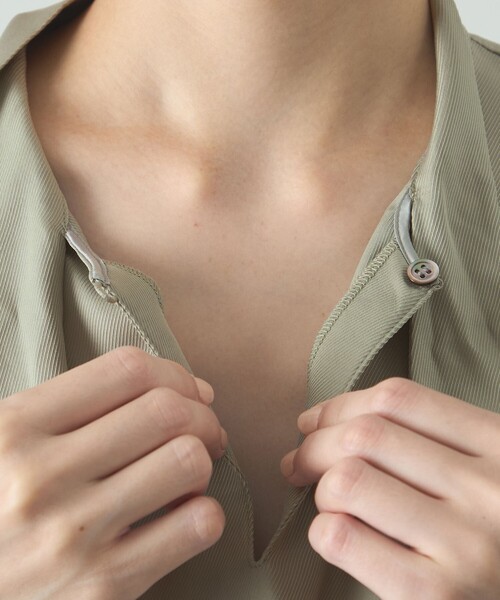 CAST:（キャストコロン）の「【着回し抜群】アシンメトリーボウタイブラウス（シャツ/ブラウス・レディース・ネイビー/グリーン/オフホワイト・S/M）」の12枚目の写真