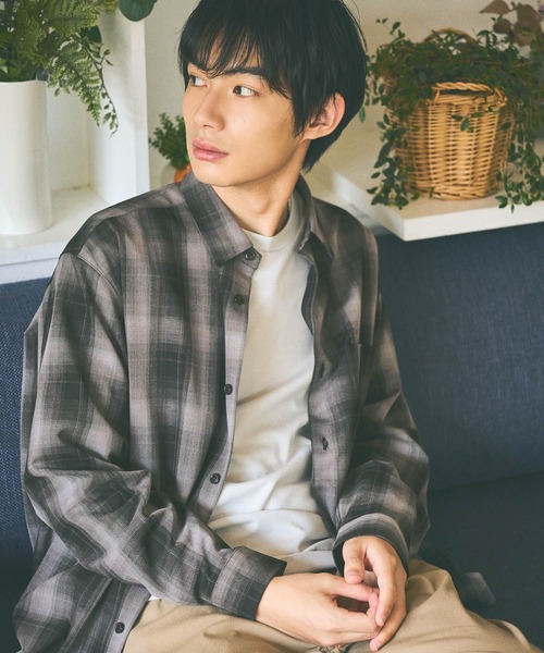 GLOBAL WORK（グローバルワーク）の「アーバンシャツ/576419（シャツ/ブラウス・メンズ・チャコールグレー/ブラック/オリーブ/ブラウン系/ブラック系1/モカ/ブルー・XXL/XL/L/S/XS/M/3XL）」の2枚目の写真