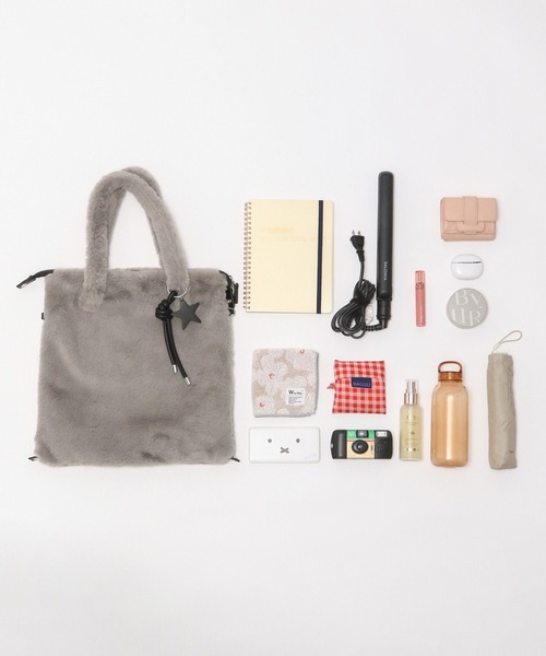 BAYFLOW(ベイフロー)の「【A4サイズ収納可能】チャーム付き3WAYファートート(トートバッグ・レディース・グレー/オフホワイト/ブラウン・FREE)」の8枚目の写真