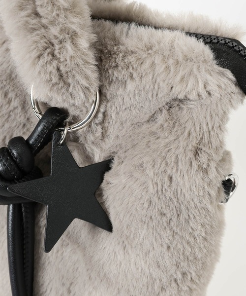 BAYFLOW(ベイフロー)の「【A4サイズ収納可能】チャーム付き3WAYファートート(トートバッグ・レディース・グレー/オフホワイト/ブラウン・FREE)」の13枚目の写真