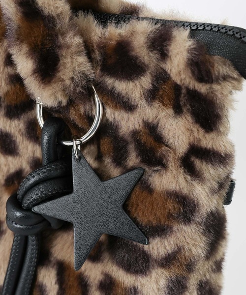 BAYFLOW(ベイフロー)の「【A4サイズ収納可能】チャーム付き3WAYファートート(トートバッグ・レディース・グレー/オフホワイト/ブラウン・FREE)」の12枚目の写真