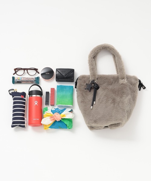 BAYFLOW(ベイフロー)の「【A4サイズ収納可能】チャーム付き3WAYファートート(トートバッグ・レディース・グレー/オフホワイト/ブラウン・FREE)」の22枚目の写真