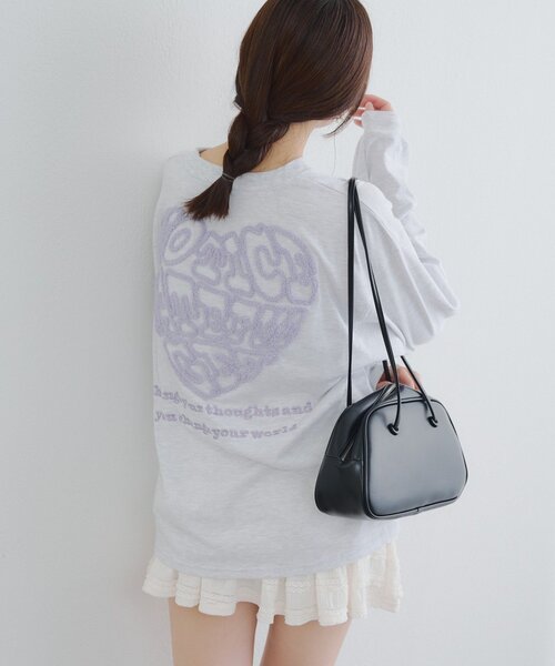continuer de NICE CLAUP(コンティニューデナイスクラップ)の「ラメ相良ハートロンT(Tシャツ/カットソー・レディース・オフホワイト/オートミール/ブラック・FREE)」の2枚目の写真