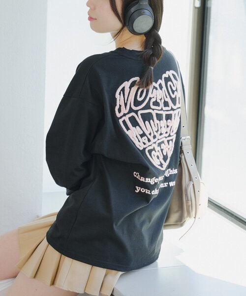 continuer de NICE CLAUP(コンティニューデナイスクラップ)の「ラメ相良ハートロンT(Tシャツ/カットソー・レディース・オフホワイト/オートミール/ブラック・FREE)」の1枚目の写真