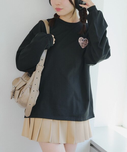 continuer de NICE CLAUP(コンティニューデナイスクラップ)の「ラメ相良ハートロンT(Tシャツ/カットソー・レディース・オフホワイト/オートミール/ブラック・FREE)」の22枚目の写真