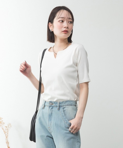 MARAI(マーライ)の「キーネック五分袖カットソー(Tシャツ/カットソー・レディース・ホワイト/カーキ/ブラック/グレー/杢グレー・M/3L/4L/L/LL)」の2枚目の写真