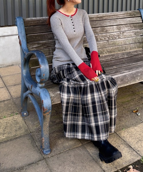 ISOOK(アイスー)の「【ISOOK / アイスー】配色キーネックリブニット / ヘンリーネック レイヤードライク トップス プルオーバー キーネック クルーネック 長袖 ロングスリーブ 指穴 サムホール アイボリー グレー ブラウン チャコール ZOZOTOWN限定(ニット/セーター・レディース・グレー/アイボリー/チャコール/ブラウン・FREE)」の13枚目の写真