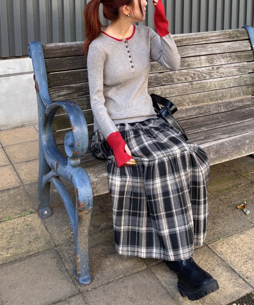 ISOOK(アイスー)の「【ISOOK / アイスー】配色キーネックリブニット / ヘンリーネック レイヤードライク トップス プルオーバー キーネック クルーネック 長袖 ロングスリーブ 指穴 サムホール アイボリー グレー ブラウン チャコール ZOZOTOWN限定(ニット/セーター・レディース・グレー/アイボリー/チャコール/ブラウン・FREE)」の14枚目の写真