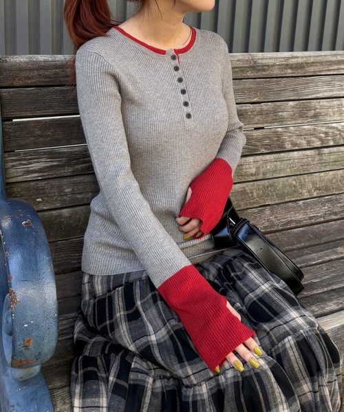 ISOOK(アイスー)の「【ISOOK / アイスー】配色キーネックリブニット / ヘンリーネック レイヤードライク トップス プルオーバー キーネック クルーネック 長袖 ロングスリーブ 指穴 サムホール アイボリー グレー ブラウン チャコール ZOZOTOWN限定(ニット/セーター・レディース・グレー/アイボリー/チャコール/ブラウン・FREE)」の12枚目の写真