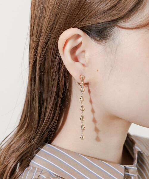 SMELLY（スメリー）の「ティアドロップチェーンイヤリング（イヤリング・レディース・ゴールド・-）」の5枚目の写真