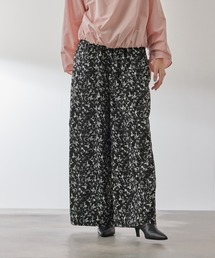 QUEENS COURT（クイーンズコート）の「マルチフラワーイージーワイドパンツ≪手洗い可能≫（その他パンツ）」