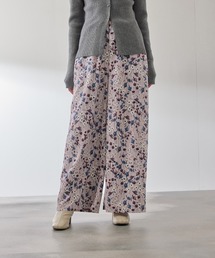 QUEENS COURT（クイーンズコート）の「マルチフラワーイージーワイドパンツ≪手洗い可能≫（その他パンツ）」