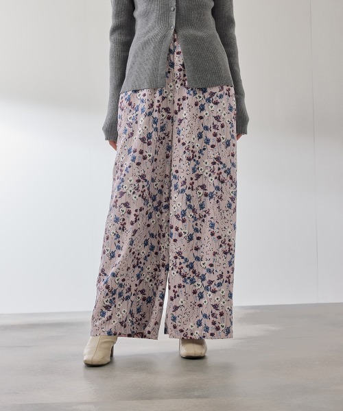 QUEENS COURT（クイーンズコート）の「マルチフラワーイージーワイドパンツ≪手洗い可能≫（その他パンツ・レディース・ホワイト系その他/ブラック系その他/パープル系その他/ダークネイビー・M）」の4枚目の写真