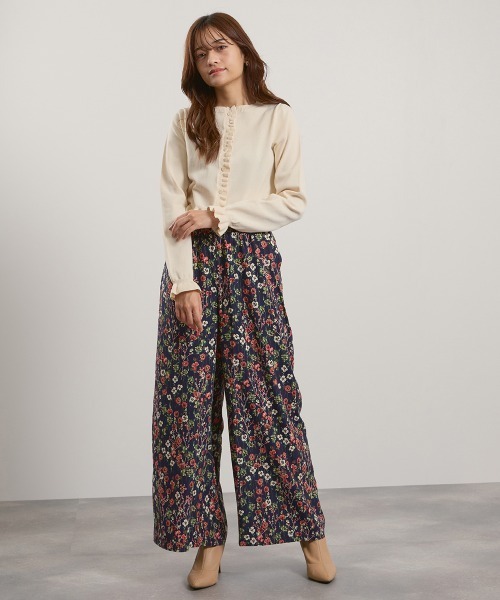 QUEENS COURT（クイーンズコート）の「マルチフラワーイージーワイドパンツ≪手洗い可能≫（その他パンツ・レディース・ホワイト系その他/ブラック系その他/パープル系その他/ダークネイビー・M）」の5枚目の写真