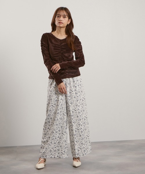 QUEENS COURT（クイーンズコート）の「マルチフラワーイージーワイドパンツ≪手洗い可能≫（その他パンツ・レディース・ホワイト系その他/ブラック系その他/パープル系その他/ダークネイビー・M）」の10枚目の写真