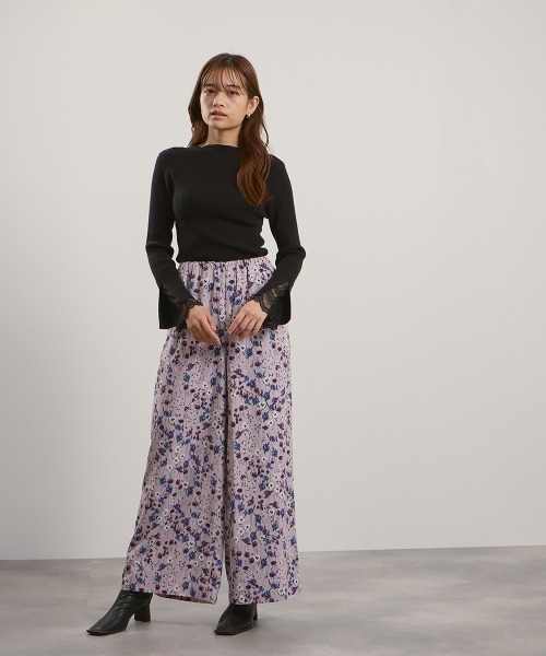 QUEENS COURT（クイーンズコート）の「マルチフラワーイージーワイドパンツ≪手洗い可能≫（その他パンツ・レディース・ホワイト系その他/ブラック系その他/パープル系その他/ダークネイビー・M）」の14枚目の写真