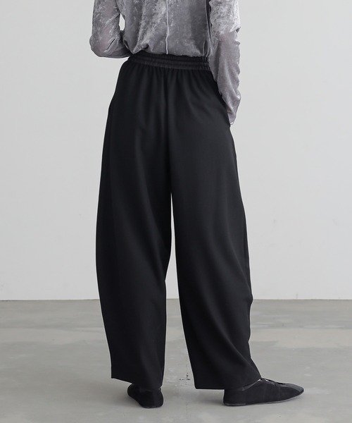for/c（フォーシー）の「[低身長/高身長向けサイズ有]ウエスト異素材リラックスカーブパンツ【サスティナブル】（その他パンツ・レディース・ブラック/グレー/ブラウン・M/L/LL/PM/TM）」の6枚目の写真