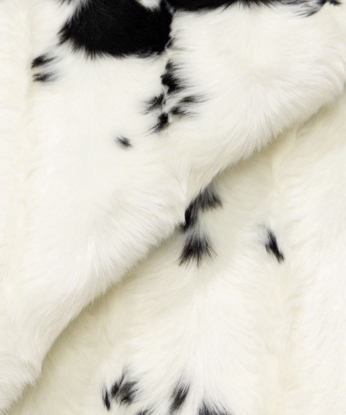 UGLY SHADOW(アグリーシャドウ)の「【Uglyshadow】MILK COW FUR JACKET / 【アグリーシャドウ】ミルクカウファージャケット(ブルゾン・レディース・ホワイト/アイボリー・ONE SIZE)」の13枚目の写真