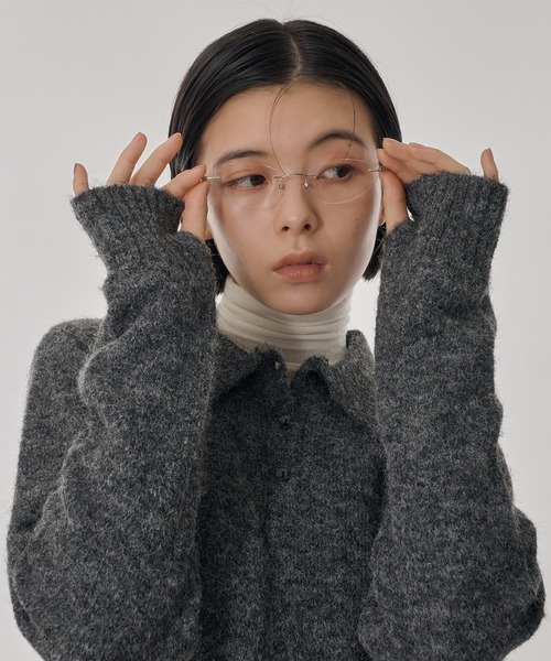 Perushu（ペルーシュ）の「フィンガーホールショートポロニット