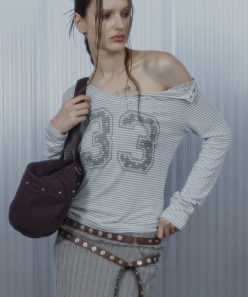 SETUPEXE（セットアップイーエックスイー）の「【SETUP‐EXE】33 STRIPE V-NECK TOP / 【セットアップエグゼ】33ストライプ長袖Ｖネック長袖Ｔシャツ（Tシャツ/カットソー・レディース・杢グレー/ブラック/ホワイト・ONE SIZE）」の2枚目の写真