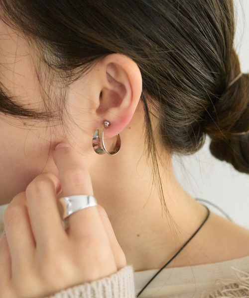 PUAL CE CIN（ピュアルセシン）の「メタルフープイヤリング（イヤリング・レディース・ゴールド/シルバー・FREE）」の6枚目の写真