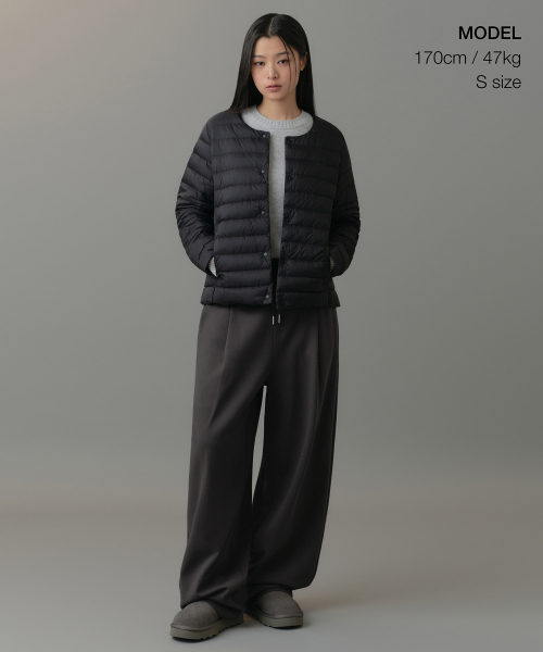 MUSINSA STANDARD WOMAN（ムシンサスタンダードウーマン）の「レディーストランスフォームラウンドネックライトダウンジャケット[ブラック]（その他アウター・レディース・その他・LARGE/X-SMALL/SMALL/MEDIUM）」の2枚目の写真