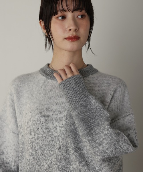 shetila(シェティラ)の「ラメグラデ クルーニット プルオーバー(ニット/セーター・レディース・ライトグレー/チャコール/ベージュ・M)」の15枚目の写真