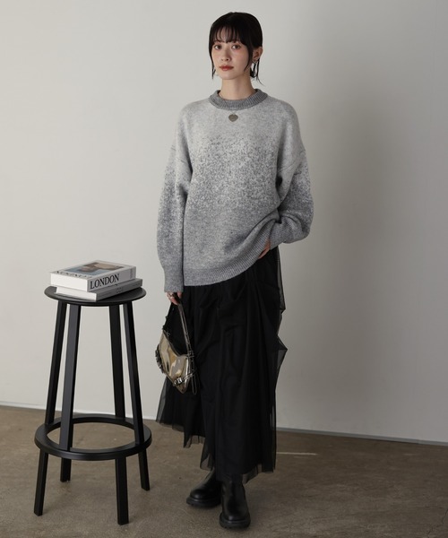 shetila(シェティラ)の「ラメグラデ クルーニット プルオーバー(ニット/セーター・レディース・ライトグレー/チャコール/ベージュ・M)」の5枚目の写真