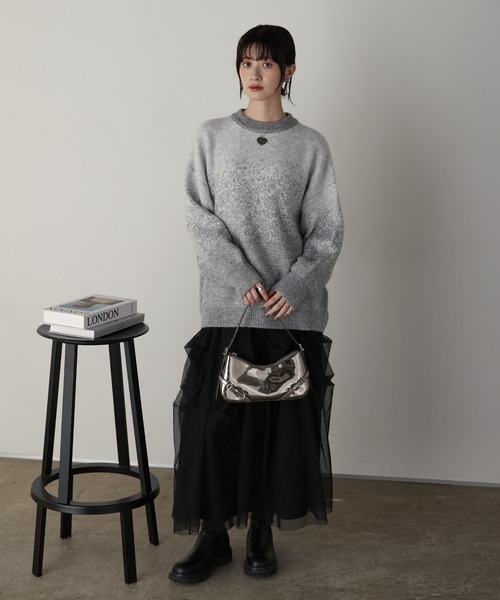shetila(シェティラ)の「ラメグラデ クルーニット プルオーバー(ニット/セーター・レディース・ライトグレー/チャコール/ベージュ・M)」の4枚目の写真