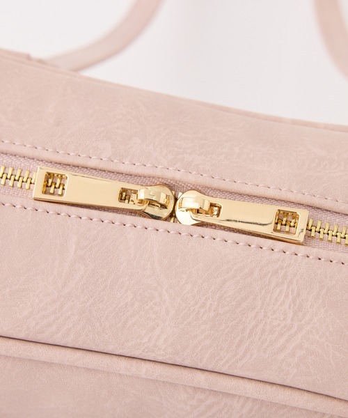 one after another NICE CLAUP（ワンアフターアナザーナイスクラップ）の「ハートミラー付きスクエアボストンバッグ（ボストンバッグ・レディース・ブラウン/ピンクベージュ/アイボリー/チャコールグレー・FREE）」の10枚目の写真