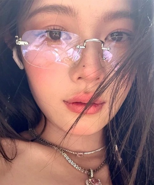 VIBGYOR（ヴィブジョー）の「リムレスメタルフレーム 伊達メガネ / フチなし / クリアレンズ / ユニセックス (DAY)（メガネ・レディース・シルバー/ゴールド・FREE）」の6枚目の写真