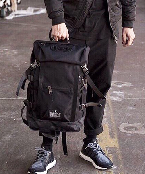 MAKAVELIC（マキャベリック）の「■2016秋冬NEWカラー先行予約あり■【MAKAVELIC】CHASE DOUBLE LINE BACK PACK（バックパック/リュック・メンズ・ブラック/ブラック系その他/ダークネイビー/ブルー系その他・FREE）」の2枚目の写真