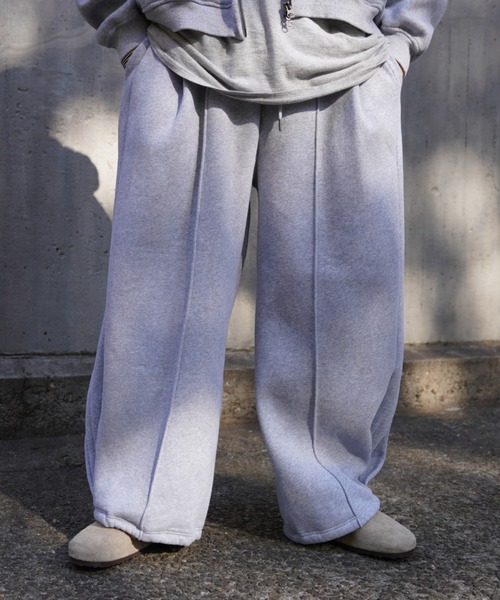 BEAVER（ビーバー）の「B omnivore/ビーオムニボー　TUCK WIDE SWEAT PANT（スウェットパンツ・メンズ・ブラック/グレー・L/M）」の2枚目の写真