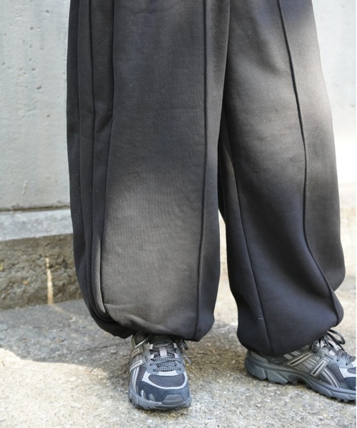 BEAVER（ビーバー）の「B omnivore/ビーオムニボー　TUCK WIDE SWEAT PANT（スウェットパンツ・メンズ・ブラック/グレー・L/M）」の8枚目の写真