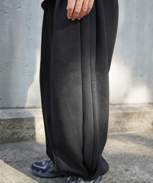 BEAVER（ビーバー）の「B omnivore/ビーオムニボー　TUCK WIDE SWEAT PANT（スウェットパンツ・メンズ・ブラック/グレー・L/M）」の9枚目の写真