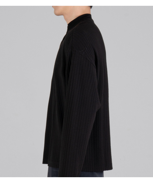 BUTTON SEOUL(ボタンソウル)の「バーティカルエンボジャカードヘンリーネックシャツ(ブラック)(スウェット・メンズ・その他・MEDIUM/LARGE/X-LARGE)」の3枚目の写真