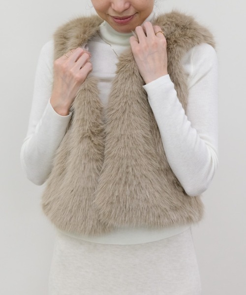 DOLLUPOOPS（ドールアップウップス）の「フェイクファーベスト（ベスト・レディース・ブラック/ベージュ/グレイッシュベージュ・FREE）」の2枚目の写真