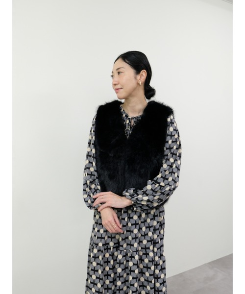 DOLLUPOOPS（ドールアップウップス）の「フェイクファーベスト（ベスト・レディース・ブラック/ベージュ/グレイッシュベージュ・FREE）」の9枚目の写真