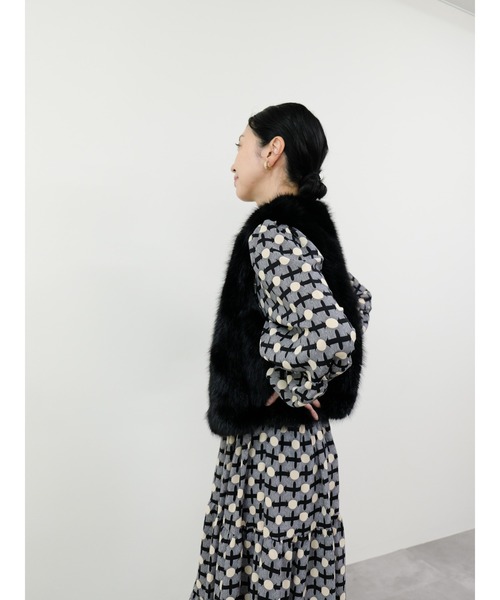 DOLLUPOOPS（ドールアップウップス）の「フェイクファーベスト（ベスト・レディース・ブラック/ベージュ/グレイッシュベージュ・FREE）」の8枚目の写真