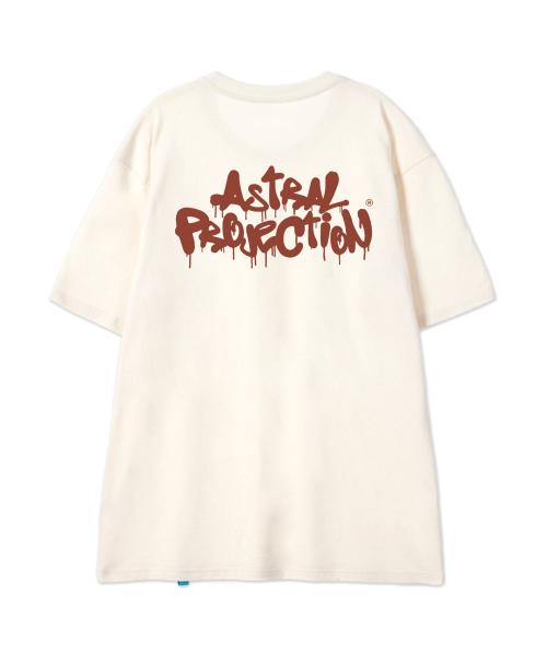 ASTRAL PROJECTION（アストラルプロジェクション）の「[ブラシグラフィティレタリングロゴ]コットンルーズフィット半袖Tシャツ_バターミルク（Tシャツ/カットソー・メンズ・その他・LARGE/MEDIUM/X-LARGE/XX-LARGE）」の3枚目の写真