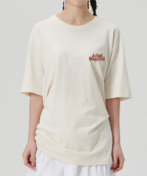 ASTRAL PROJECTION（アストラルプロジェクション）の「[ブラシグラフィティレタリングロゴ]コットンルーズフィット半袖Tシャツ_バターミルク（Tシャツ/カットソー・メンズ・その他・LARGE/MEDIUM/X-LARGE/XX-LARGE）」の5枚目の写真