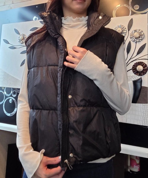 tolene(トレネ)の「中綿キルトノースリーブフルジップ スタンドカラー ジャケット ベスト(その他アウター・レディース・ブラック/オフホワイト・FREE)」の21枚目の写真