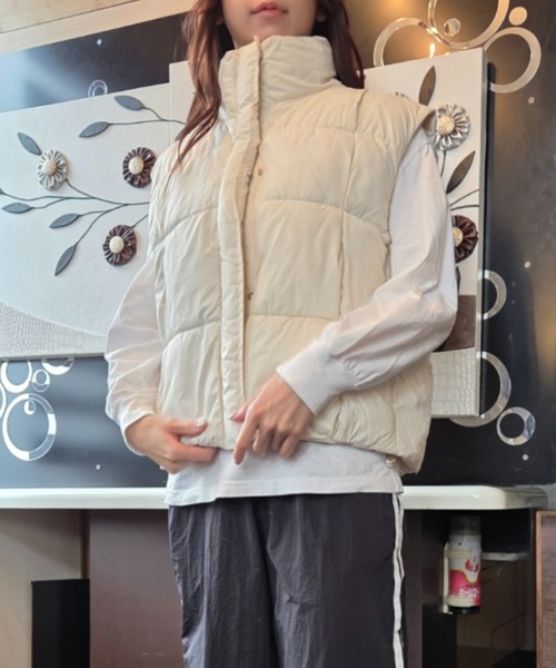 tolene(トレネ)の「中綿キルトノースリーブフルジップ スタンドカラー ジャケット ベスト(その他アウター・レディース・ブラック/オフホワイト・FREE)」の6枚目の写真