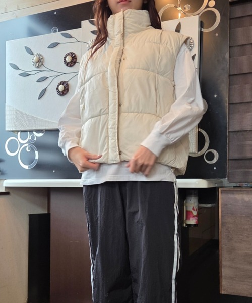 tolene(トレネ)の「中綿キルトノースリーブフルジップ スタンドカラー ジャケット ベスト(その他アウター・レディース・ブラック/オフホワイト・FREE)」の11枚目の写真