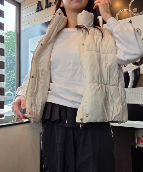 tolene(トレネ)の「中綿キルトノースリーブフルジップ スタンドカラー ジャケット ベスト(その他アウター・レディース・ブラック/オフホワイト・FREE)」の14枚目の写真