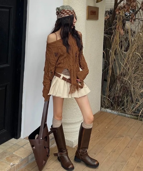 GEMEDA(ジェメダ)の「ベルト付きコーデュロイプリーツミニスカート(スカート・レディース・ブラック/アイボリー/モカ・M)」の13枚目の写真